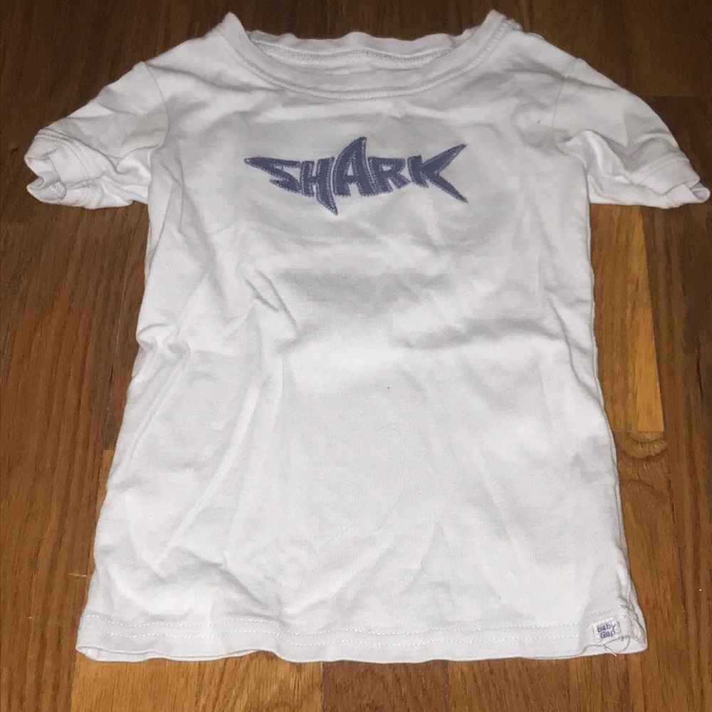 Nwot baby gap girls t shirt 5 years blue shark